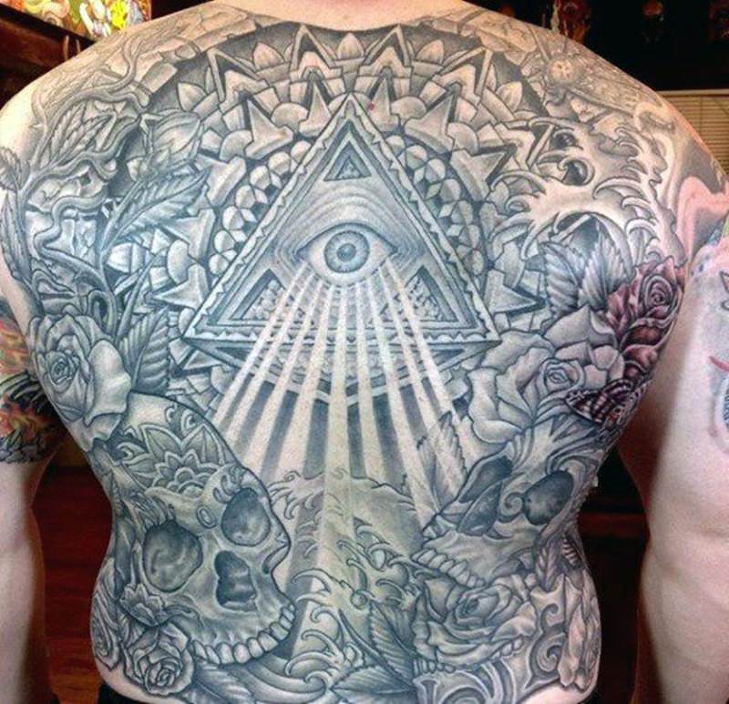Piramide Tattoo Ontwerpen & Hun Betekenis